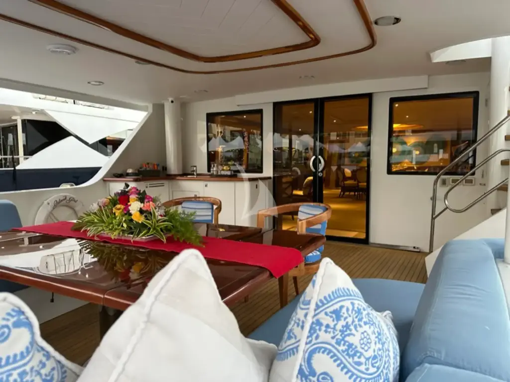 ISLAND GIRL - Main Aft Deck 