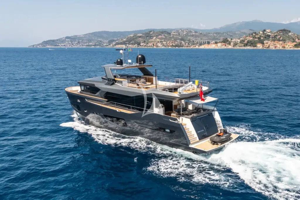 MAORIA - running shot 3