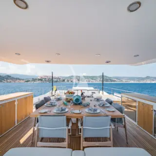 MAORIA - sun deck dining
