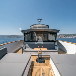 MAORIA - foredeck