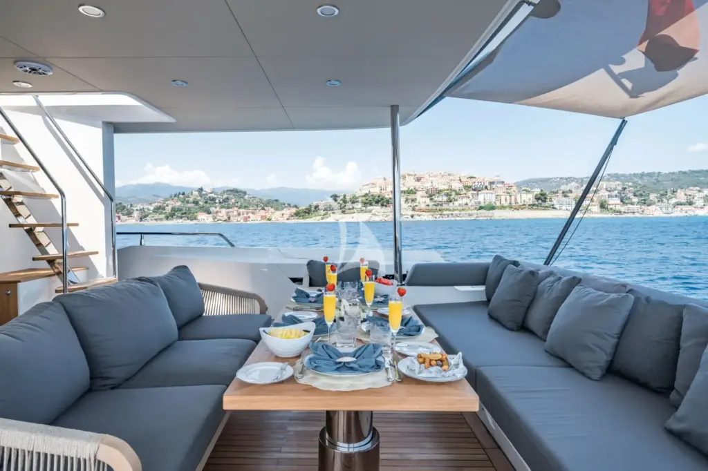 MAORIA - aft deck dining