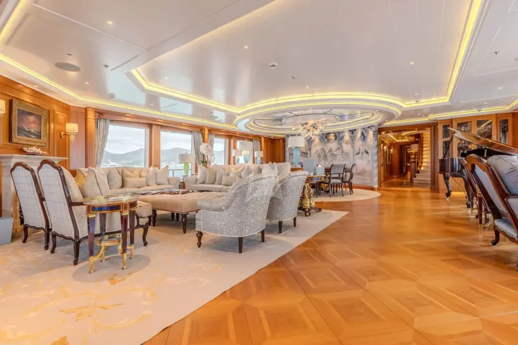 SEA OWL - Main Salon