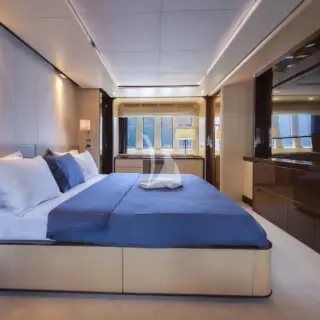 Master cabin full beam