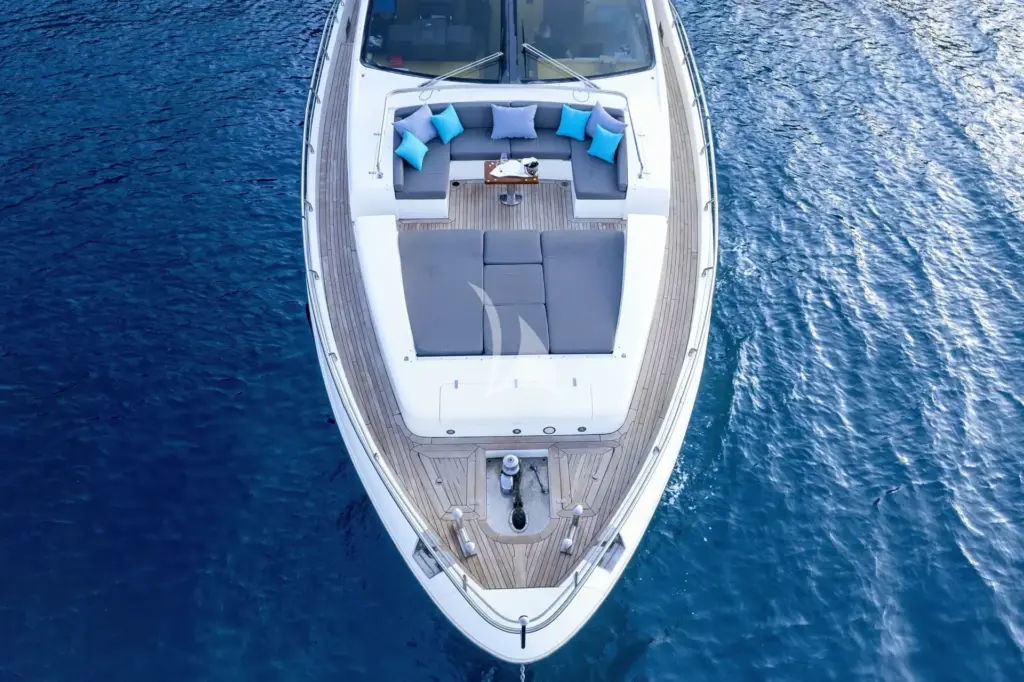 HUBO - Bird's Eye View Foredeck