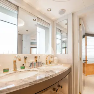 AELIA - VIP upper deck