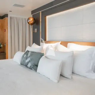 AELIA - VIP upper deck