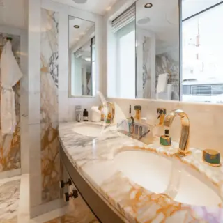 AELIA - VIP upper deck