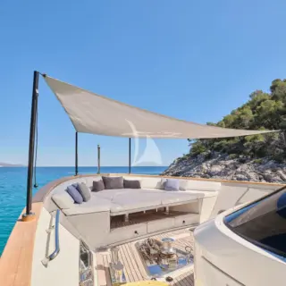 Bow lounge Area Shade