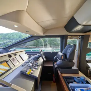 Captain seat