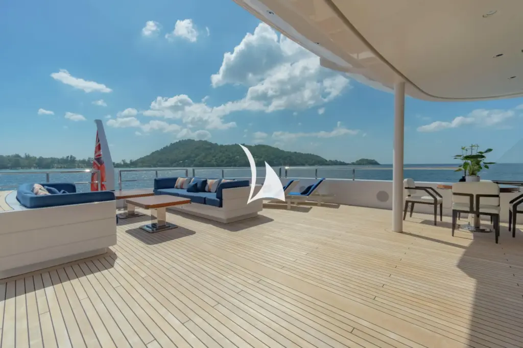 STARLUST - Owner’s deck aft with lounging area