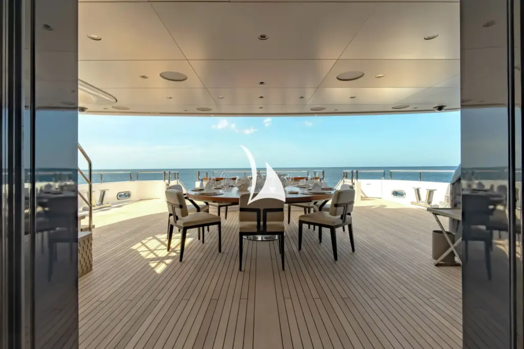 STARLUST - Main deck aft dining area