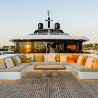 Foredeck seating