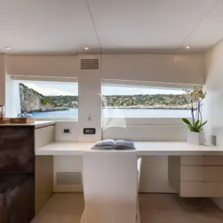 TROPICANA - Owner's suite Desk