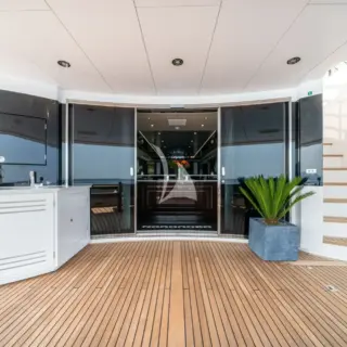 NOROADER - saloon access from aft deck