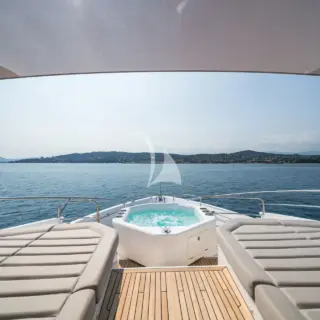NOROADER - Foredeck jacuzzi
