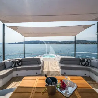 NOROADER - Foredeck dining
