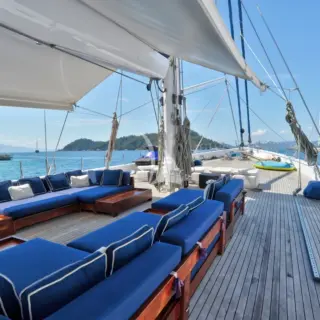 Tukiya S - Fore deck saloon