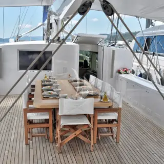Tukiya S - Aft deck dining table