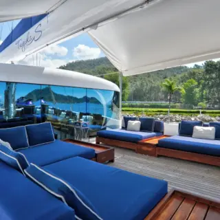Tukiya S - Fore deck saloon