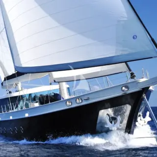 Tukiya S - under sails