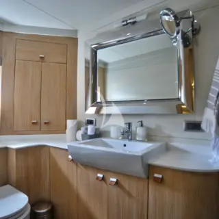 Tukiya S - VIP cabin port bathroom