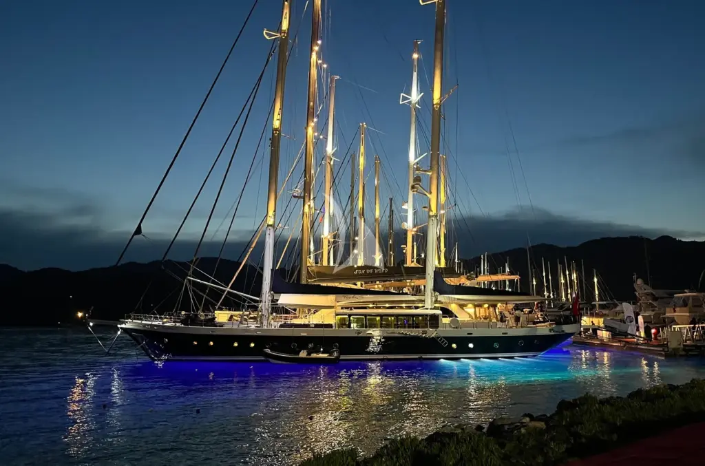 TUYIKA S - Tukiya S - at night