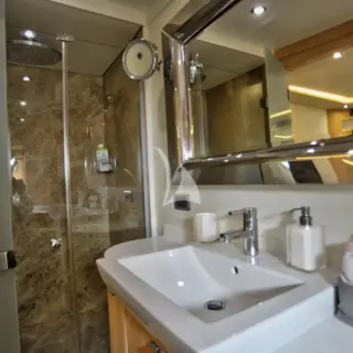 Tukiya S - VIP cabin starboard bathroom