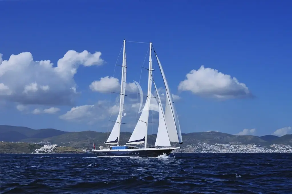 TUYIKA S - Tukiya S - under sails