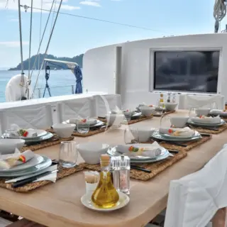Tukiya S - Table setting from stew Fatma