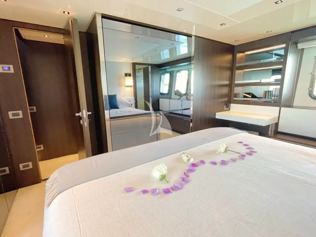 C-DAZE - Master Stateroom