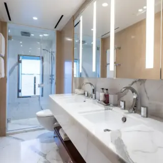 Main Deck VIP En Suite Bath