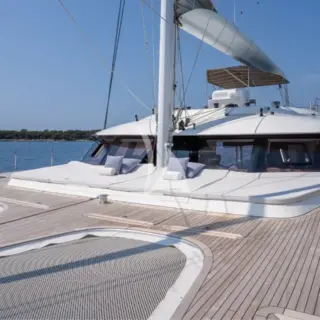 SEAZEN II - Deck and sunbathing area