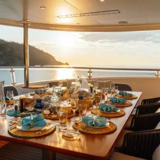 Heeus sundeck dining