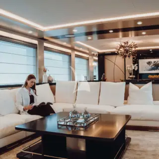 Heeus main salon
