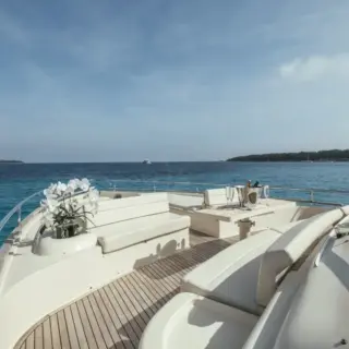 To Escape - Dining area located at the bow, ideal for socializing over some cocktails