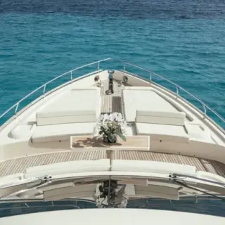 Large sunpads at the bow