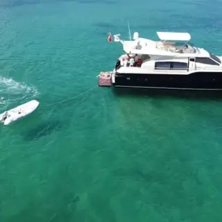 To Escape - Take a dip using the hydraulic swim platform and have fun with the water toys!