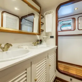 Spirit of MK - Lower Deck - Master Bathroom