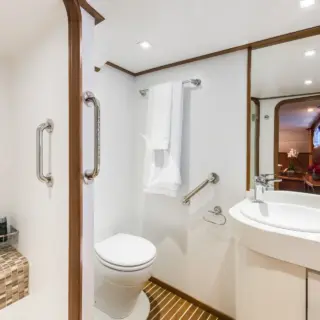 Spirit of MK - Main Deck - VIP Bathroom