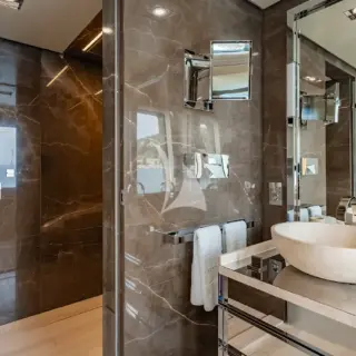 Primary En Suite 1