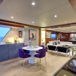 Entrance/Bar area