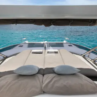 Flybridge forward