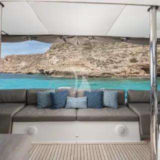 Flybridge aft