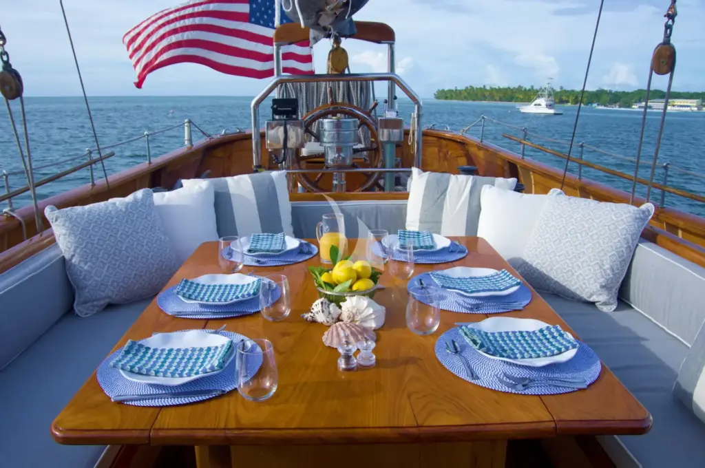 EROS - Cockpit Lunch Table