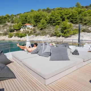 Upper deck