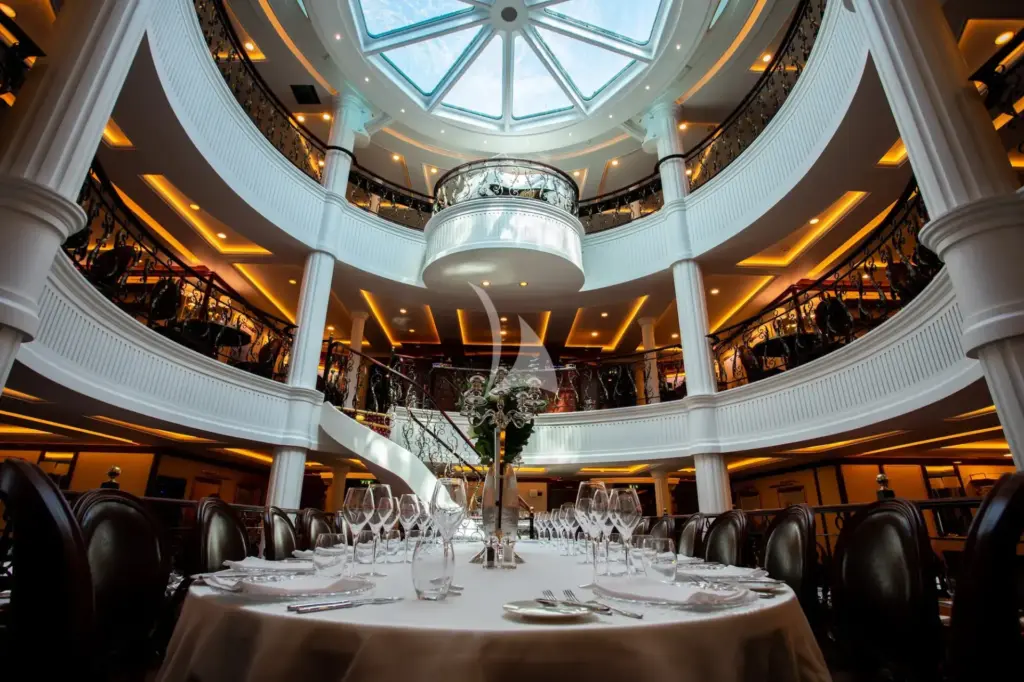 GOLDEN HORIZON - Two storey sumptuous dining area