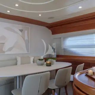 Salon / Dining area