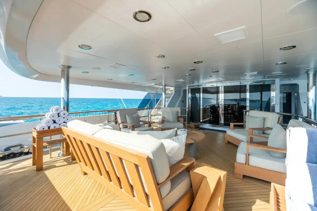 IMPROMPTU - Main Deck Aft
