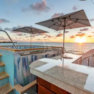 Sun Deck Bar & Jacuzzi
