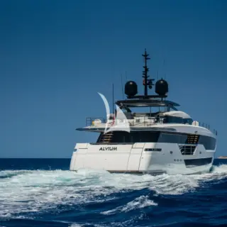 ALVIUM - Cruising Stern Side